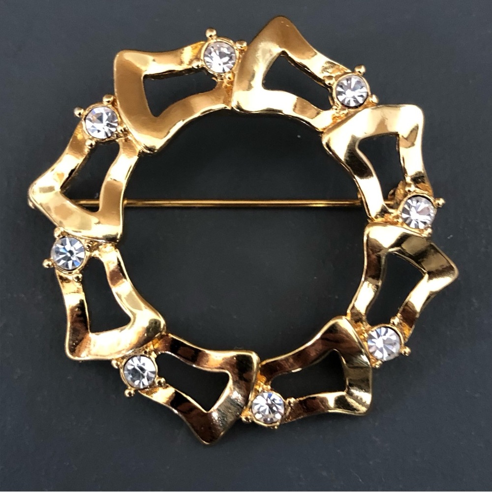 Vintage Monet (1980’s) Rhinestone studded Gold Tone Geometric Wreath Brooch Pin